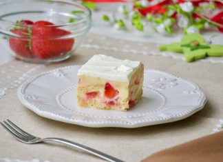 Fenomenalni kolač sa keksom, jagodama i bananama