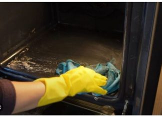 NE TREBATE SKIDATI STAKLO: Evo kako ja čistim unutrašnje staklo rerne, svi komplikuju, a TRIK JE JAKO JEDNOSTAVAN (VIDEO)