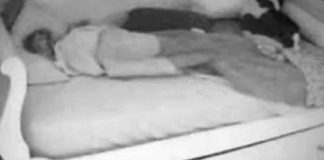 Sakrila kameru u sobu svoje kćerke jer je sumnjala da dovodi dečka noću, istina je biIa mnogo gora: Kada je vidjela šta je izašIo ispod kreveta, smučiIo joj se (Video)