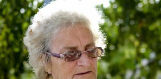 10 godina je čekala sina kojeg je ispratila na put: Palila mu sveće za mrtve, pa dobila poziv “Mama, ovde tvoj Nikola”