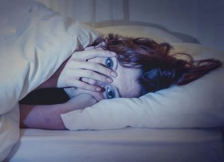 Noću je čula glasove i mislila da je opseda duh, pa postavila kameru: Kad je videla šta se dešava dok spava zaledila se