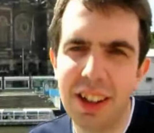 Zbog čoveka koji ima najveću “muškost”, devojka dobila potres mozga: Način na koji ga sakriva odećom mnoge ostavi u čudu