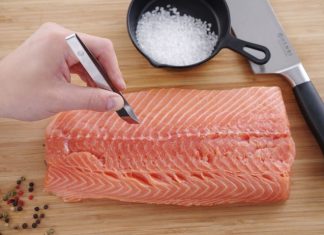 AKO VAM RIBLJA KOST ZAPADNE U GRLU, JEDNU STVAR MORATE URADITI: To će da vam SPASI ŽIVOT