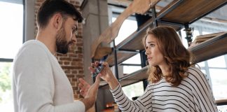 Zbog čega su starije žene mnogo privlačnije muškarcima: One imaju ovih 5 osobina koje ih čine neodoljivim