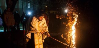 Na Badnje veče obavezno izgovorite ovu molitvu na sledeći način: Ukučanima donosi sreću, ljubav, blagostanje, a tera zlo