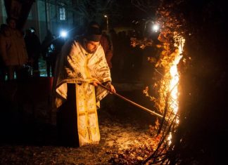 Na Badnje veče obavezno izgovorite ovu molitvu na sledeći način: Ukučanima donosi sreću, ljubav, blagostanje, a tera zlo