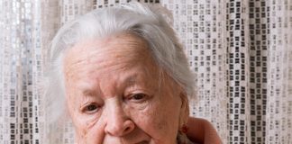 Na samrti mi je majka rekla jezivu tajnu dugu 70 godina: Kad sam otišla kasnije na groblje, utrnula sam od šok prizora