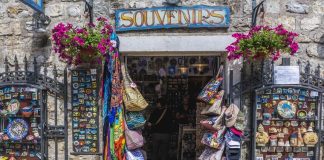 Ovo mnogi od nas drže u kući kao suvenir: Kad čujete od sveštenika njegovo pravo značenje odmah ćete ga baciti u đubre