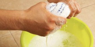 STAVITE KAP OVE TEČNOSTI U VODU I PREBRIŠITE KUĆU: 10 dana nećete videti prašinu – TRIK KOJI SE KORISTI U MUZE