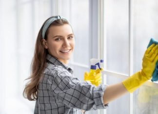 Pred praznike sam pokušala da operem prozore po savetu moje bake, a drugačije ne radim: Baš su čisti već POLA GODINE!