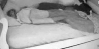 Sakrila kameru u sobu svoje kćerke jer je sumnjala da dovodi dečka noću, istina je biIa mnogo gora: Kada je vidjela šta je izašIo ispod kreveta, smučiIo joj se (Video)