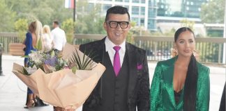 Naš voditelj se razveo od 25 godina mlađe, pa smuvao pevačicu: A onda javno rekao da je njegovim ženama mesto u kuhinji