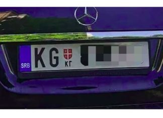 “Došli smo u Tuzlu iz Kragujevca, turistički. Čekamo slobodno mesto na parkingu. Prilazi nam čovek i pokazuje da otvorimo prozor…”