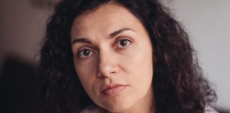 Muž je želeo da rodim sina, a kad se rodila naša bolesna ćerka izbacio nas je iz kuće: Nije ni slutio šta će ga snaći