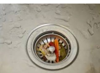 Sipam običan omekšivač u sudoper u KUHINJI: Hvala vodoinstalateru na ovom savjetu!