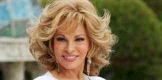 ŽENA POSLIJE 50. GODINE NE TREBA DA IH NOSI: Izbacite 3 stvari iz garderobe i bićete odmah mlađe za deceniju