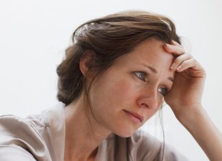 KĆERKA ŽELI DA SE VRATI KUĆI, A TEK SE UDALA: Kad mi je uslikala sta joj je svekrva ostvarila na krevet u sobi, POZLILO MI, VRAĆAM JE KUĆI MOMENTALNO!