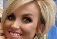 Medicinska sestra zaspala u frizerskom salonu, kada je frizerka primetila njene patike krišom ih je uslikala: ONO ŠTO SE POSLE DESILO NIKOGA NE OSTAVLJA RAVNODUŠNIM! (FOTO)