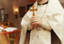 Pitala sam duhovnika da li će mene i moju decu pratiti proklestvio zbog užasnih dela koje je otac činio, odgovor me ostavio bez daha: U Bibliji sve razjašnjeno