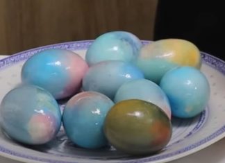 Farbanje jaja sodom bikarbonom: Za 10 minuta obojićete i do 50 jaja bez muke