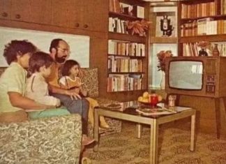 VIDITE LI ŠTA JE ČUDNO NA FOTOGRAFIJI IZ JUGOSLAVIJE: Uslikana 80-tih, a 1 detalj svima zapao za oko