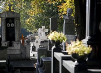 Šta treba uraditi sa ODEĆOM POKOJNIKA: Mnogi Srbi greše POSLE SAHRANE, sveštenik objasnio šta je JEDINO ISPRAVNO