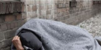 Žena iz Novog Sada prišla beskućniku da mu da nešto novca: Šokirala se kada je shvatila ko je on! (Foto)