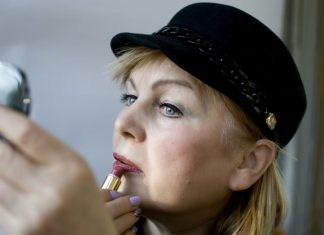 Ovo su najbolje nijanse ruževa za usne za žene 50+: Ne naglašavaju bore, a lice izgleda znatno lepše