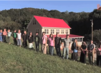 POZIRAO SA SVOJIH 18 DJECE I POKAZAO KUĆU U KOJOJ ŽIVE: Svi ostanu u čudu kada vide šta nalazi u njoj, ljudi ne mogu da vjeruju