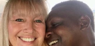 Penzionerka se udala za 30 godina mlađeg čoveka iz Masai plemena ne sluteći šta će joj prirediti u kući od izmeta: Jednu stvar kod njega obožava