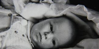 Čovek iz gradske čistoće našao smotuljak sa bebom u kontejneru ne sluteći šta će mu se godinama kasnije desiti: Usledio je neviđeni šok