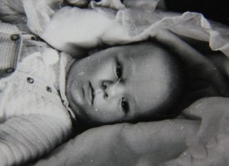 Čovek iz gradske čistoće našao smotuljak sa bebom u kontejneru ne sluteći šta će mu se godinama kasnije desiti: Usledio je neviđeni šok