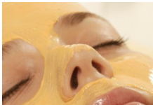 Nanela smesu od kurkume na lice i sačekala 10 minuta! SVI JE MOLE ZA RECEPT!