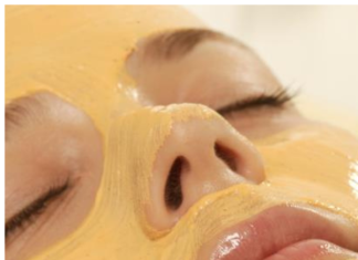 Nanela smesu od kurkume na lice i sačekala 10 minuta! SVI JE MOLE ZA RECEPT!