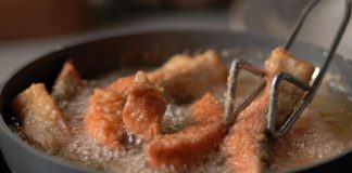 Dok pržite ribu, dodajte ovaj jedan sastojak u tiganj: Neprijatni mirisi nestaju, a ukus će vas raspametiti