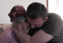 “Sine moj, da li sanjam”: Majka iz Novog Pazara pronašla sina posle 40 godina, snimak susreta rasplakao sve