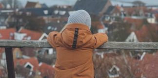 Majka ga je bacila u smeće čim se rodio: Uzeo ga je čovjek iz gradske čistoće, posle 12 godina je shvatio šta je uradio (FOTO)