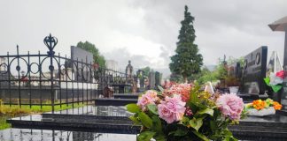 Žena je na svoj nadgrobni spomenik uklesala jednu rečenicu i postala hit u regionu: Samo za ljubitelje crnog humora (foto)