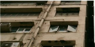 O stambenoj zgradi u Beogradu bruji ceo Balkan: Pogledajte potez komšije zbog kojeg su ostali stanari pobesneli (foto)