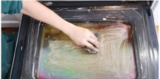 NE MORATE SKIDATI STAKLO! Evo kako da očistite fleke između duplih stakala rerne: ŽENA PODIJELILA TRIK NA DRUŠTVENIM MREŽAMA