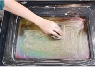 NE MORATE SKIDATI STAKLO! Evo kako da očistite fleke između duplih stakala rerne: ŽENA PODIJELILA TRIK NA DRUŠTVENIM MREŽAMA