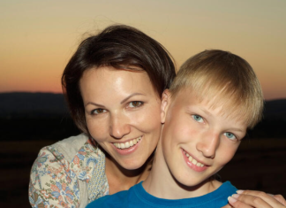 Jasminu iz Ćuprije muž ostavio zbog naše pevačice: Pocepana i gladna prodavala na pijaci, danas je doktor nauka