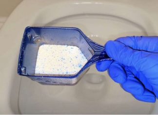 Sipajte u toalet i sačekajte 15 minuta: Domaći trik koji bi SVI trebali znati!