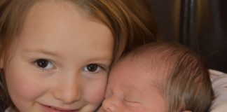 Beba je vrištala kad kod je starija sestra zagrli: Roditelji našli ćerku na podu, a onda otkrili jezivu istinu