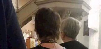 Žena je postala hit na Fejsu zbog majice u kojoj je došla na misu, morate vidjeti što je obukla