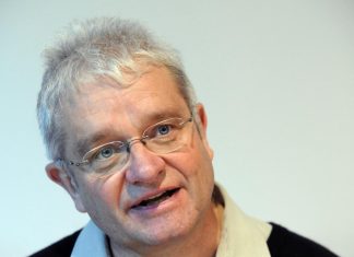 SA 57 GODINA SAZNAO DA MU JE SESTRA USTVARI BILA MAJKA! Životna drama Nobelovca: Novi šok je usledio kada je OTKRIO KO MU JE OTAC