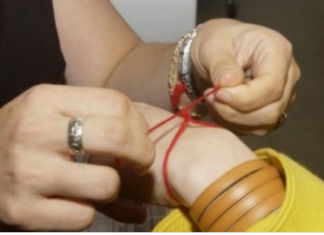 MNOGI NOSE CRVENI KONAC OKO RUKE, A NEMAJU POJMA ŠTA TO ZNAČI: Evo šta on simbolizuje