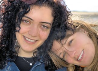 Sa sarajevskog radija čulo se – Senada je poslednji put viđena na aerodromu: Ubrzo majci stiže slika iz javne kuće, a na poleđini napisano…