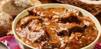 Recept za najbolji vojvođanski gulaš, svi kažu da je mnogo ukusniji od mađarskog: Poseban šmek mu daje 1 sastojak