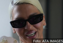 ROĐENDANSKA PROSLAVA DALEKO OD OČIJU JAVNOSTI Jelena Karleuša uhvaćena na privatnoj plaži u strasnom ZAGLJAJU popularnog PJEVAČA!!